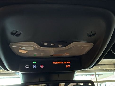 New 2025 GMC Canyon Elevation w/ Convenience Package image 31