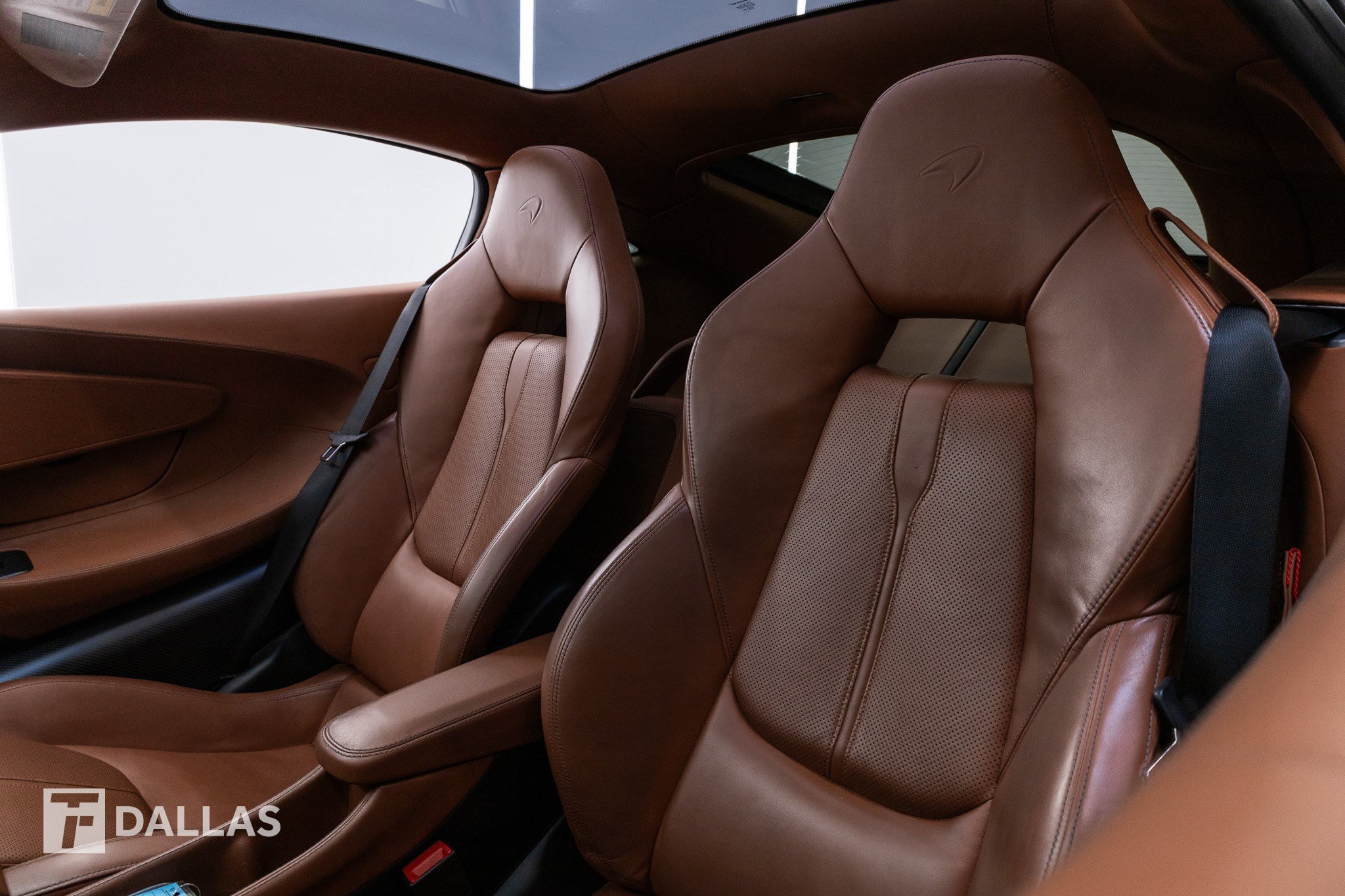 Used 2017 McLaren 570S RWD image 3
