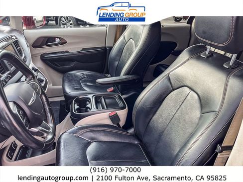 Used 2018 Chrysler Pacifica Touring-L image 15