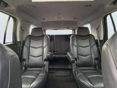 Used 2019 Cadillac Escalade Premium Luxury image 18