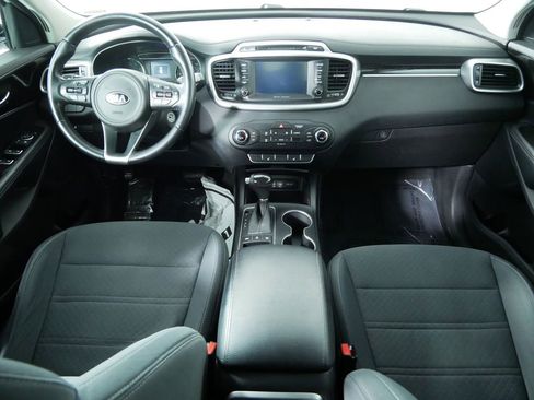 Used 2017 Kia Sorento LX w/ LX Convenience Package image 15