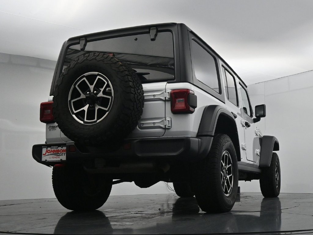 Used 2024 Jeep Wrangler Unlimited Rubicon AWD/4WD image 36