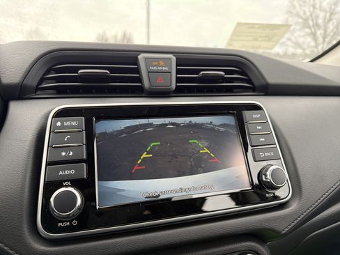 Used 2025 Nissan Versa S w/ Trunk Package image 19