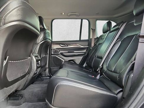 Used 2022 Jeep Grand Cherokee Limited AWD/4WD image 19