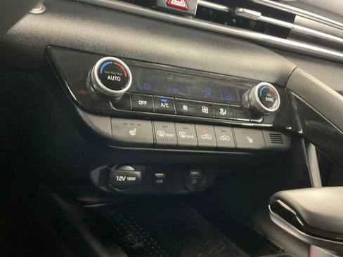 Used 2022 Hyundai Elantra SEL w/ Convenience Package FWD image 18