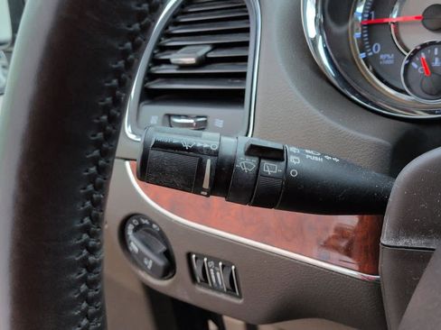 Used 2014 Chrysler Town & Country Touring-L w/ Driver Convenience Group image 26