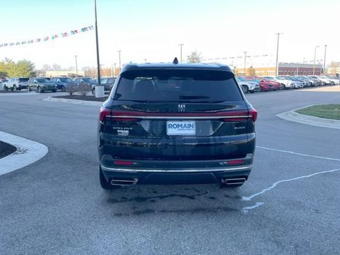 Used 2025 Buick Enclave Preferred image 4