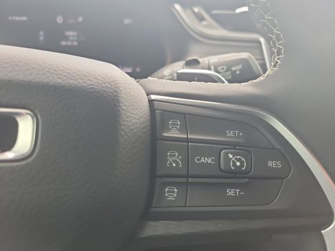 Used 2025 Jeep Grand Cherokee Laredo w/ Luxury Tech Group I RWD image 19