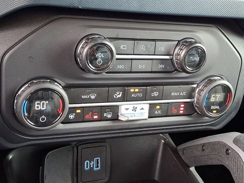 Used 2024 Ford Bronco Outer Banks AWD/4WD image 16