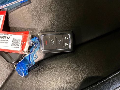 Used 2024 Jeep Grand Cherokee L Limited image 30