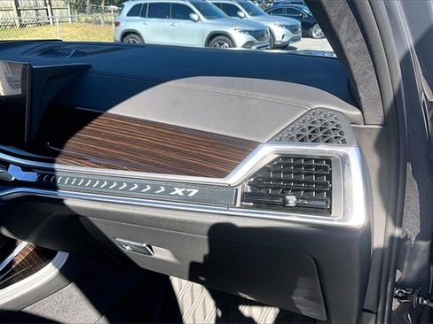 Used 2026 BMW X7 xDrive40i w/ Executive Package image 23