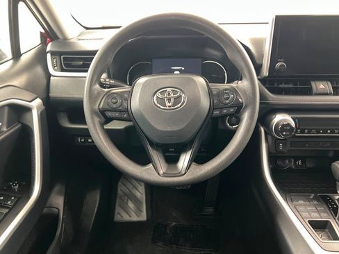 Used 2025 Toyota RAV4 XLE AWD/4WD image 11