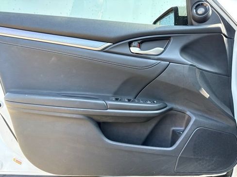Used 2018 Honda Civic Touring image 9