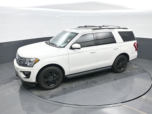 Used 2021 Ford Expedition XLT image 17