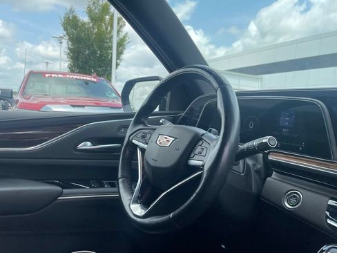 Used 2023 Cadillac Escalade ESV Premium Luxury AWD/4WD image 28