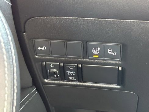 Used 2017 Nissan Armada Platinum image 23