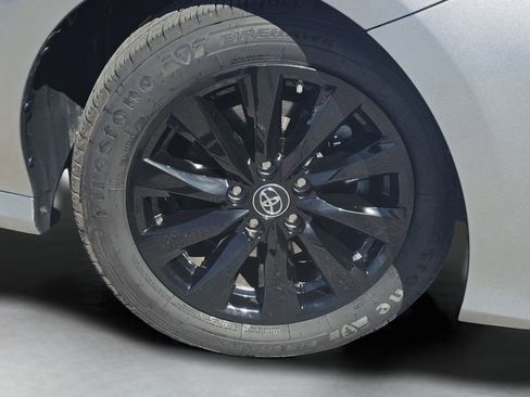 Used 2019 Toyota Camry LE image 17