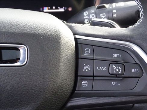 Used 2025 Jeep Grand Cherokee L Altitude image 37