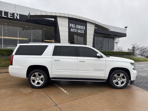 Used 2017 Chevrolet Suburban Premier image 2