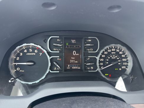 Used 2020 Toyota Tundra Limited w/ Limited Premium Package AWD/4WD image 19