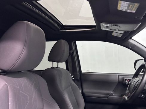 Used 2016 Toyota Tacoma TRD Sport AWD/4WD image 18