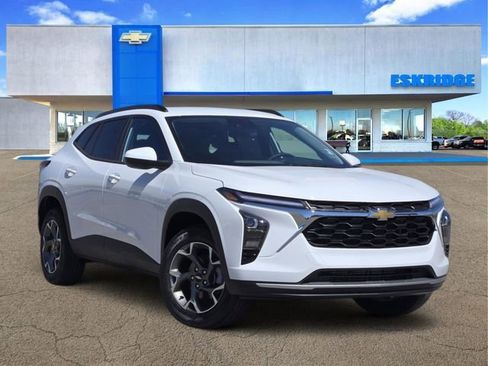 New 2026 Chevrolet Trax LT w/ Driver Confidence Package FWD image 1