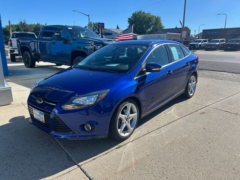 Used 2012 Ford Focus Titanium FWD image 2