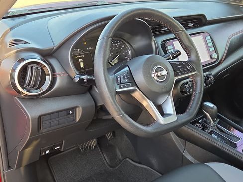Used 2023 Nissan Kicks SR w/ SR Premium Package FWD image 10