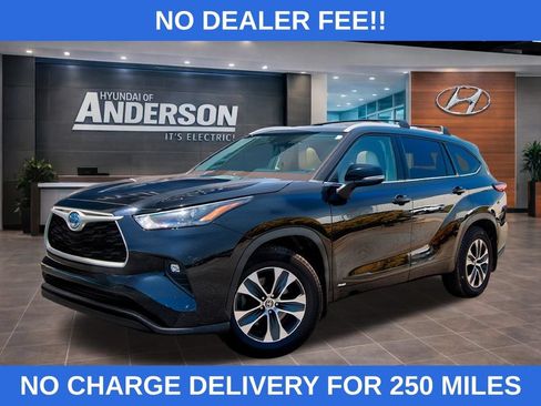Used 2022 Toyota Highlander XLE AWD/4WD image 1