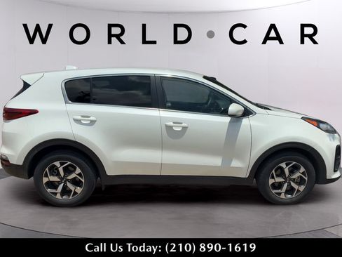 Used 2021 Kia Sportage LX FWD image 3