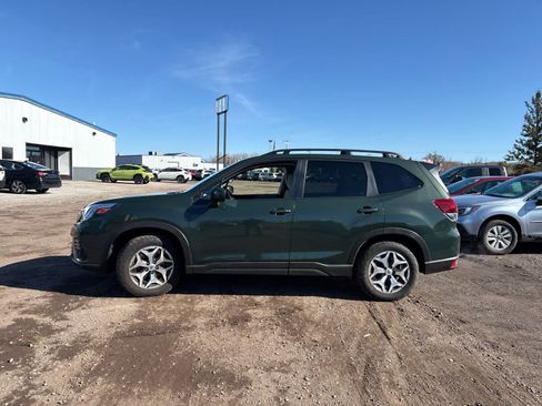 Used 2024 Subaru Forester Premium AWD/4WD image 3