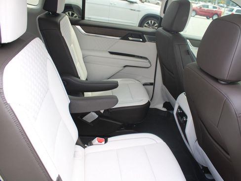 Used 2024 GMC Acadia Denali w/ Super Cruise Package AWD/4WD image 5