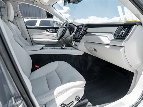 Used 2023 Volvo XC60 B5 Core AWD/4WD image 22