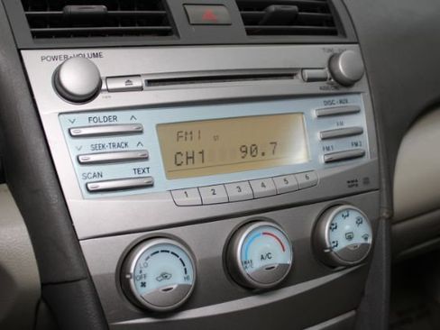 Used 2007 Toyota Camry LE FWD image 16