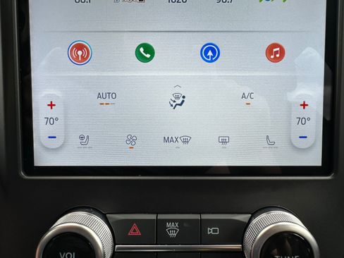 Used 2024 Ford Edge Titanium image 19