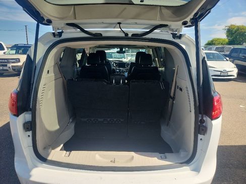 Used 2018 Chrysler Pacifica Limited FWD image 13