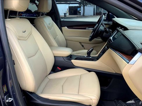 Used 2018 Cadillac XT5 Luxury w/ Driver Awareness Package image 16