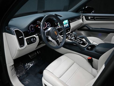 Used 2022 Porsche Cayenne S image 46