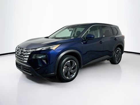 Used 2025 Nissan Rogue SV FWD image 3