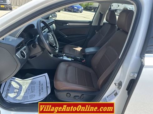 Used 2022 Volkswagen Passat 2.0T SE FWD image 13