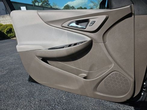 Used 2018 Chevrolet Malibu LT image 30