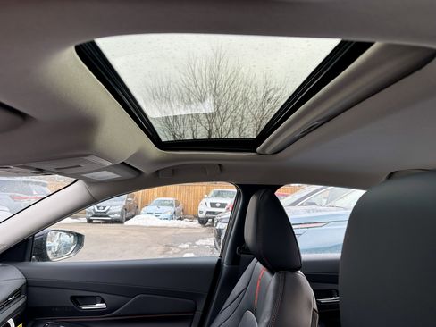 New 2026 Nissan Sentra SR w/ SR Premium Package FWD image 30
