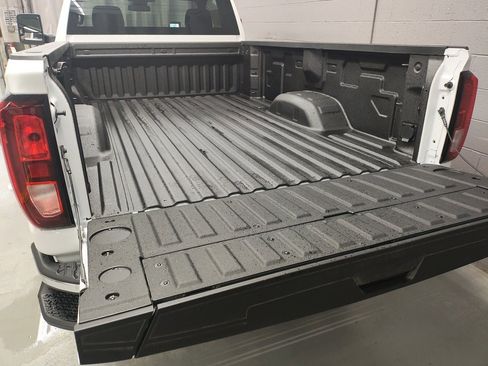 New 2025 GMC Sierra 2500 Pro w/ Convenience Package image 17