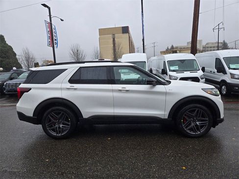 New 2026 Ford Explorer ST-Line w/ ST-Line Street Pack image 4