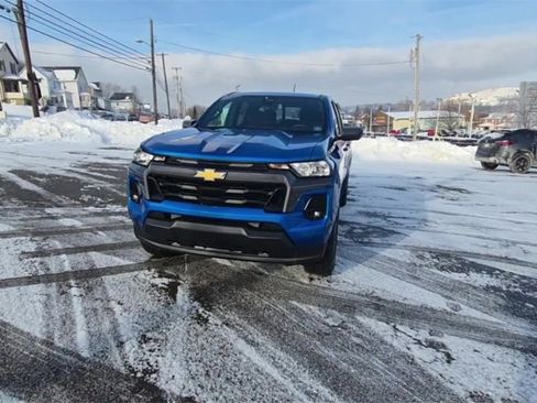 Used 2023 Chevrolet Colorado LT w/ LT Convenience Package II image 4