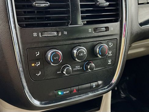 Used 2019 Dodge Grand Caravan SXT image 20