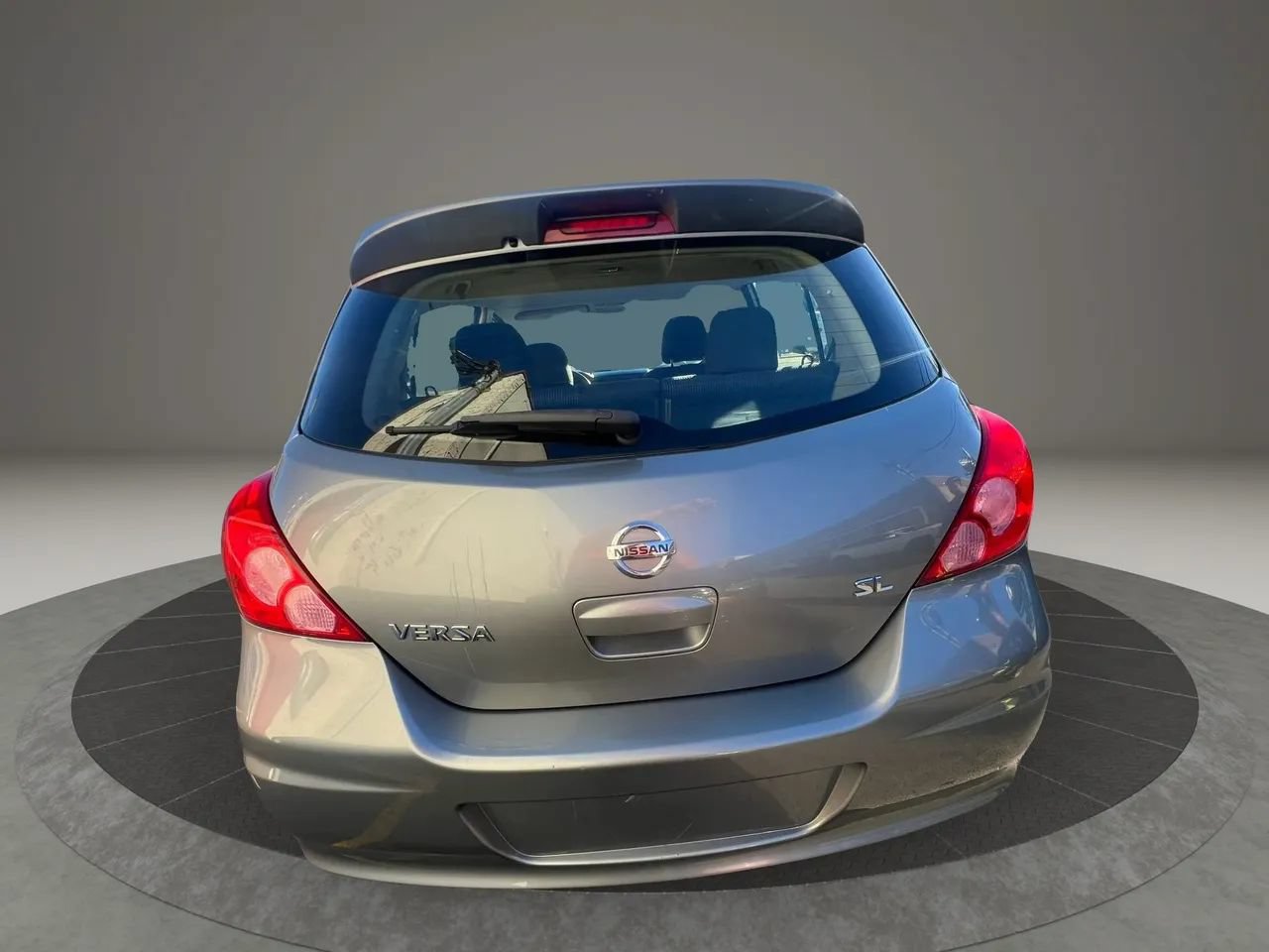 Used 2011 Nissan Versa Hatchback w/ Navigation/Satellite Pkg FWD image 3