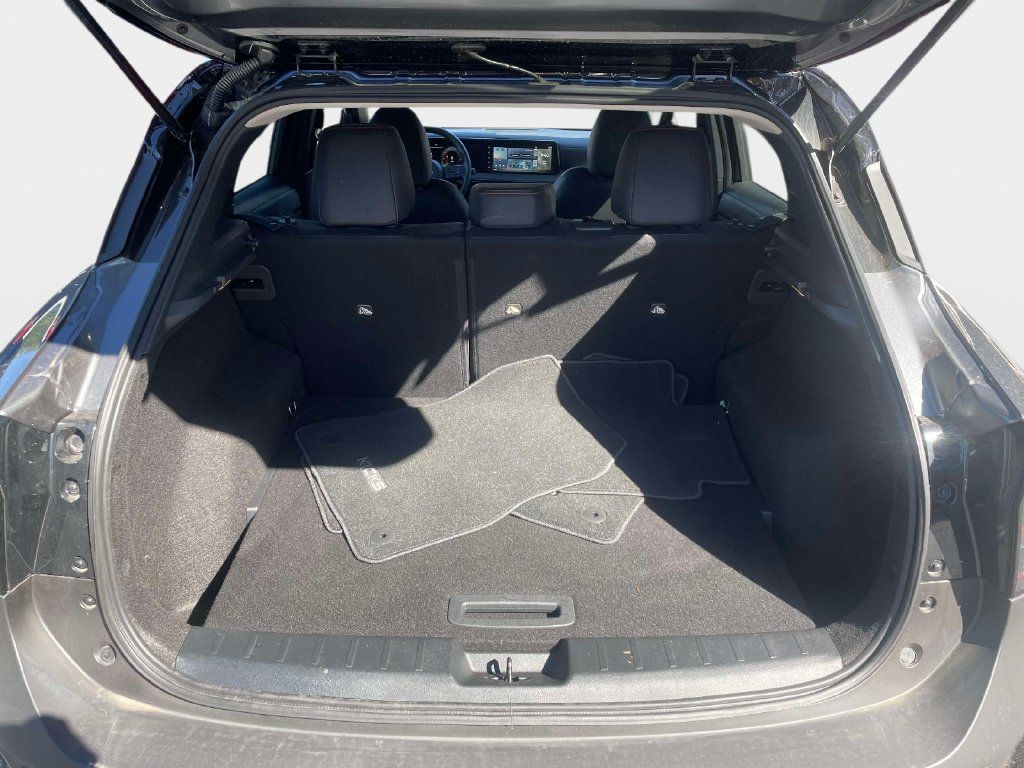 Used 2025 Nissan Kicks SR FWD image 14