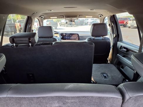 Used 2025 Chevrolet Tahoe LT AWD/4WD image 25