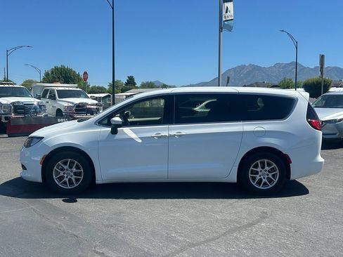 Used 2023 Chrysler Voyager LX FWD image 7
